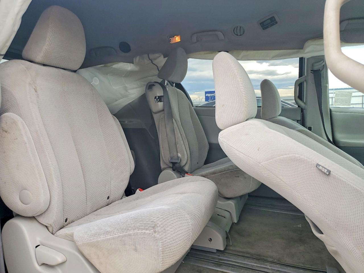 2013 TOYOTA SIENNA photo 11