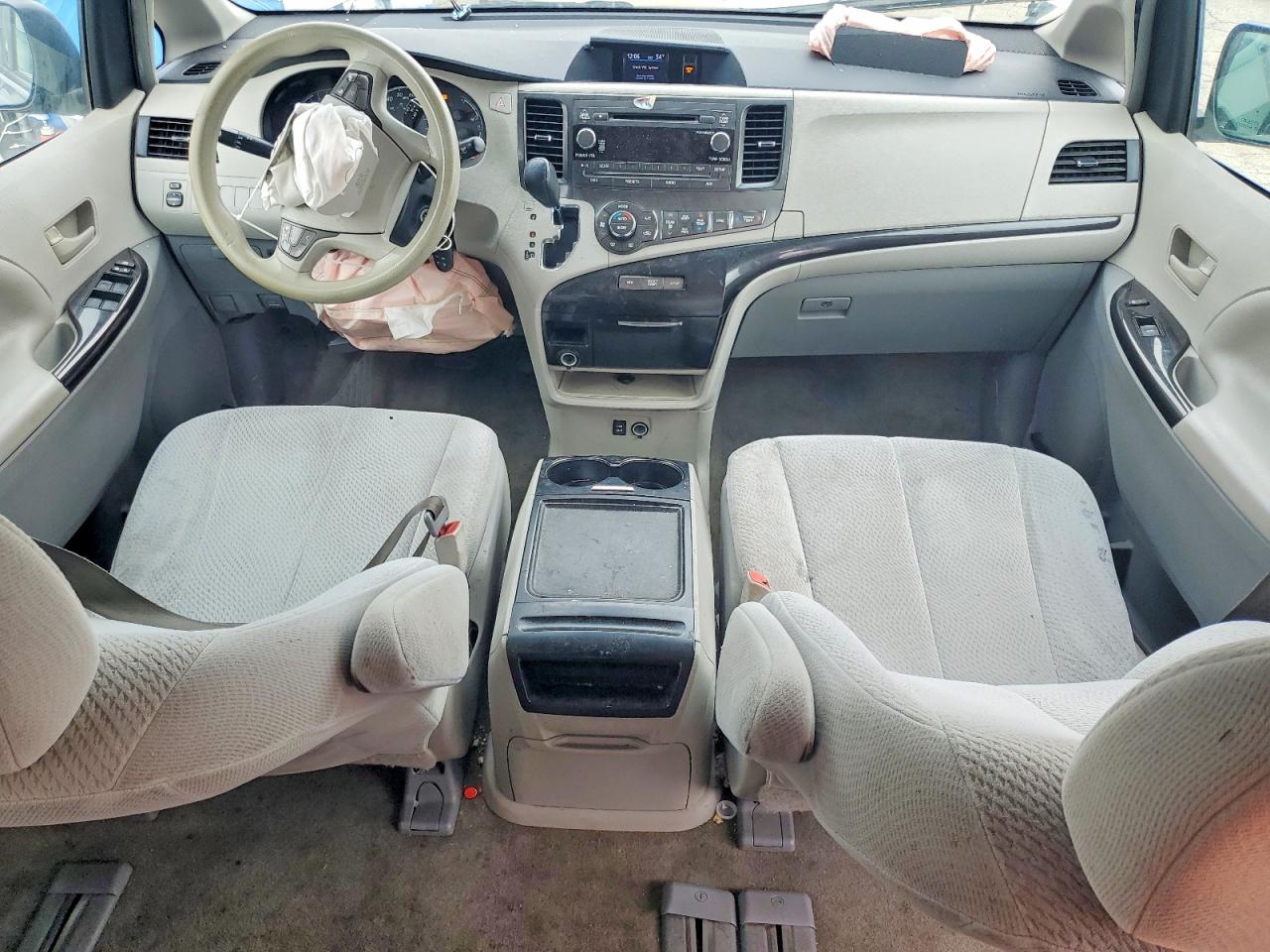 2013 TOYOTA SIENNA photo 8
