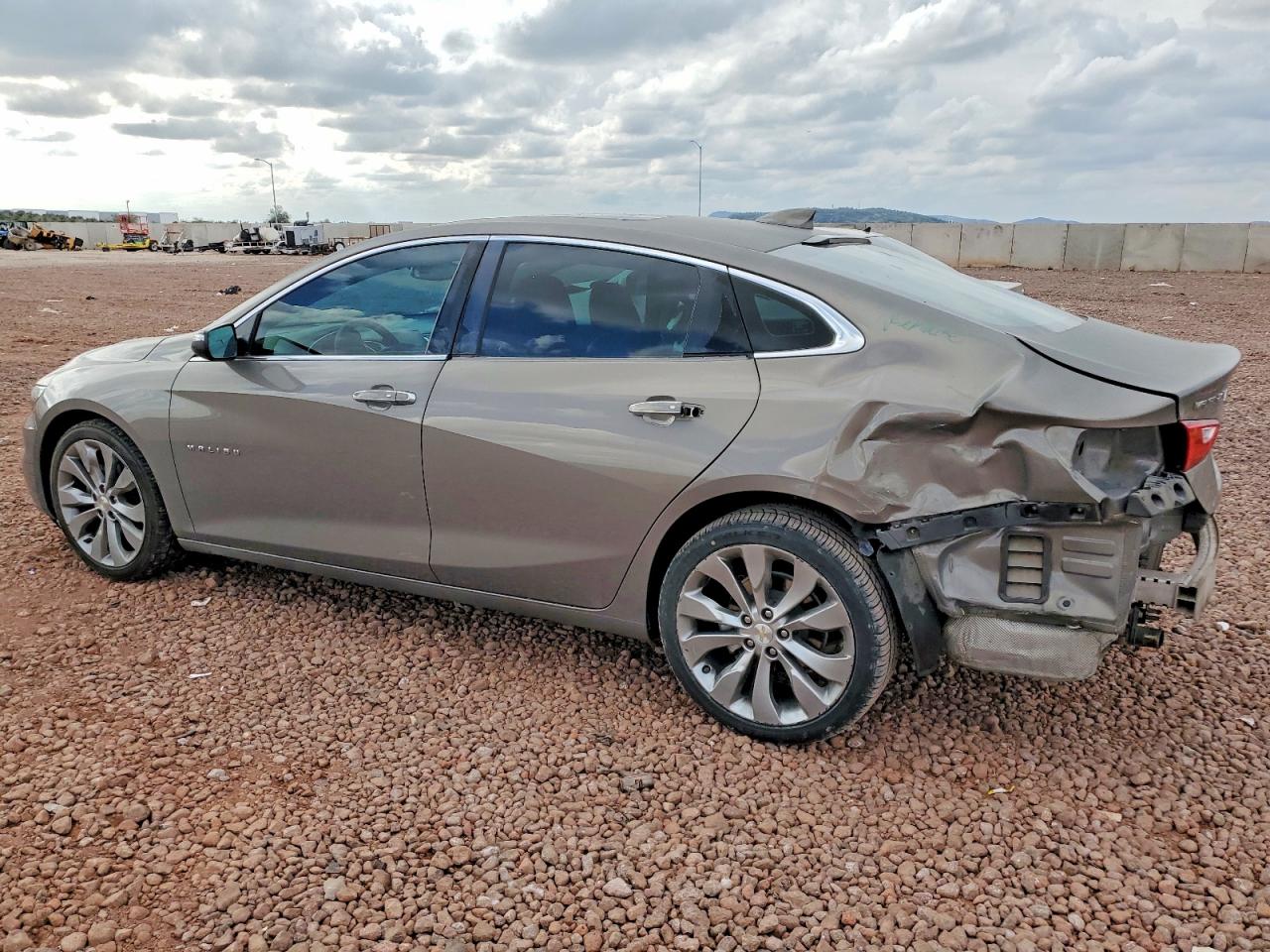 2018 CHEVROLET MALIBU PREMIER photo 2
