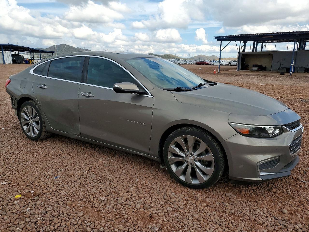 2018 CHEVROLET MALIBU PREMIER photo 4