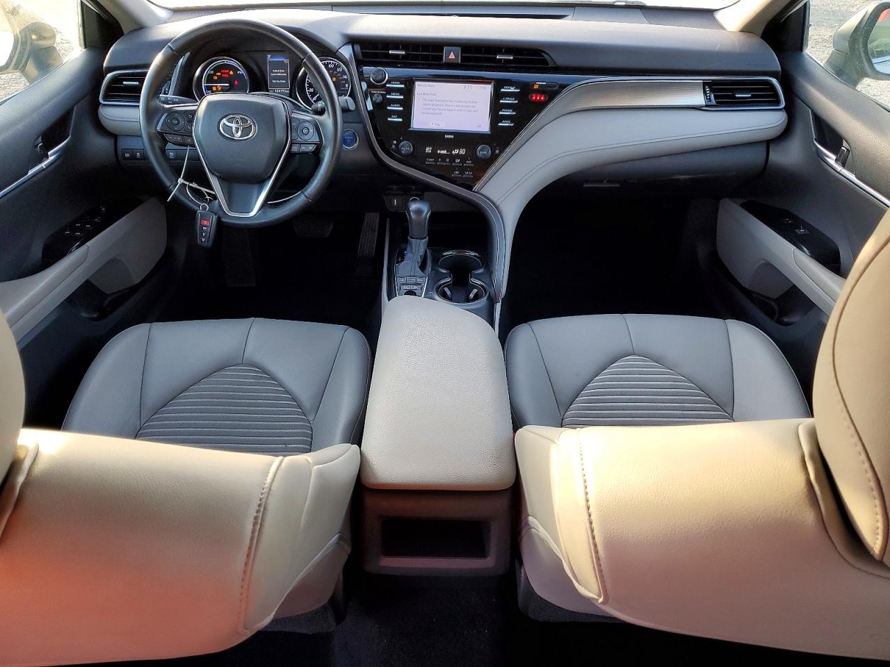 2020 TOYOTA CAMRY SE photo 8