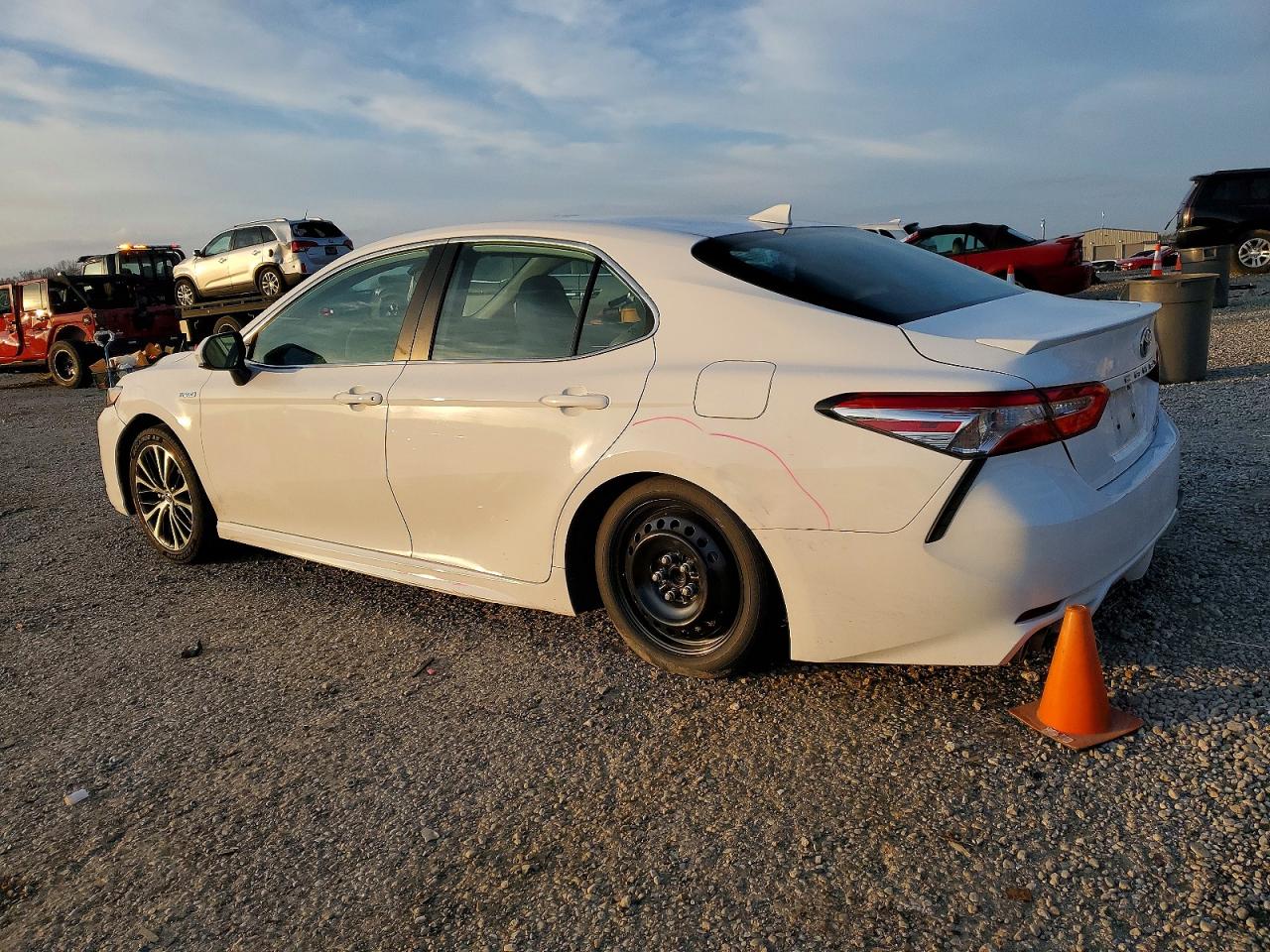 2020 TOYOTA CAMRY SE photo 2