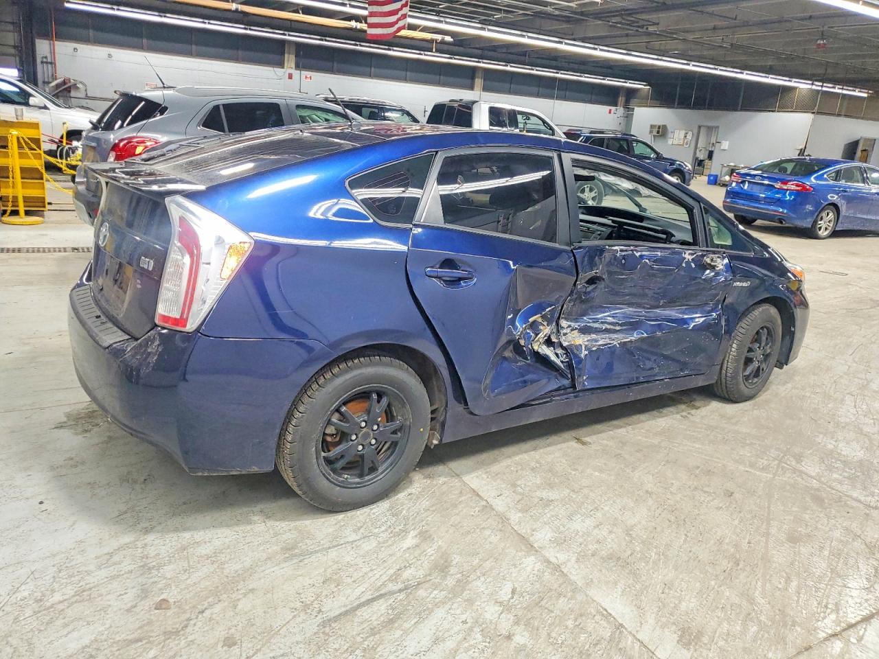 2013 TOYOTA PRIUS photo 3