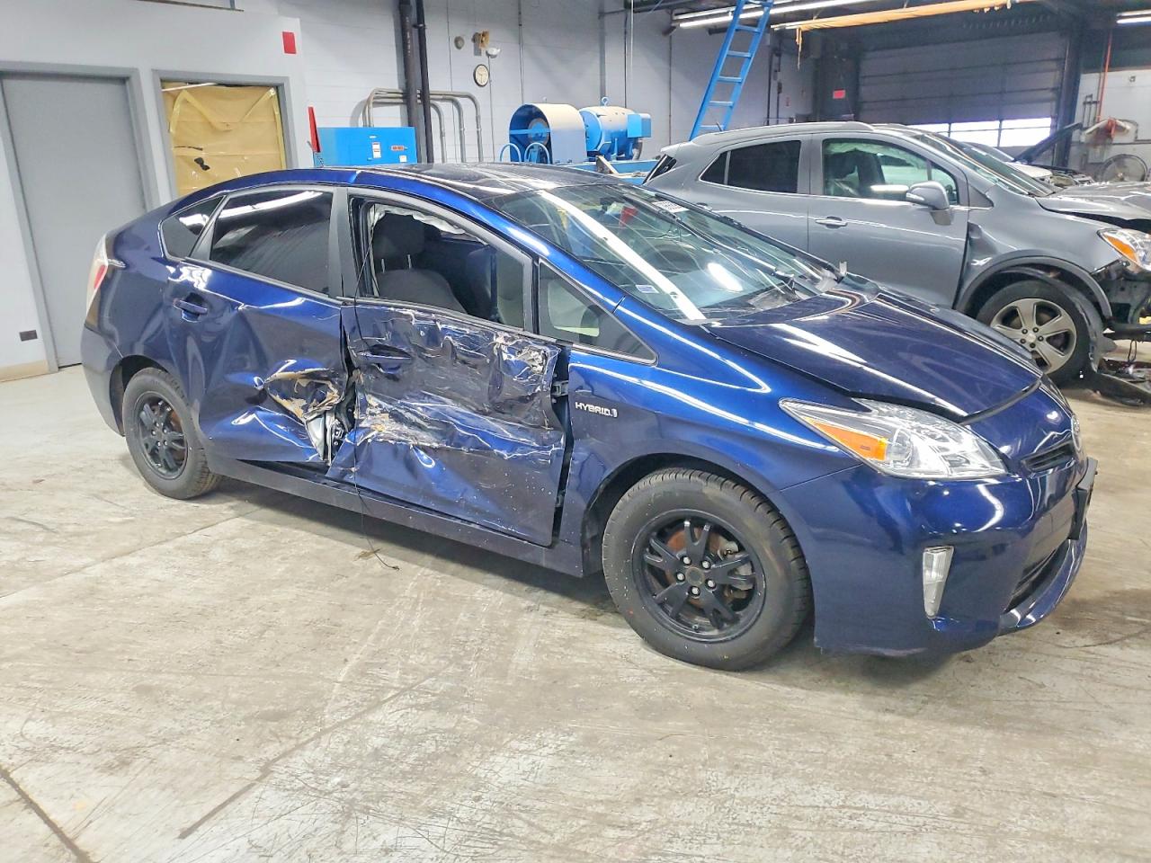 2013 TOYOTA PRIUS photo 4