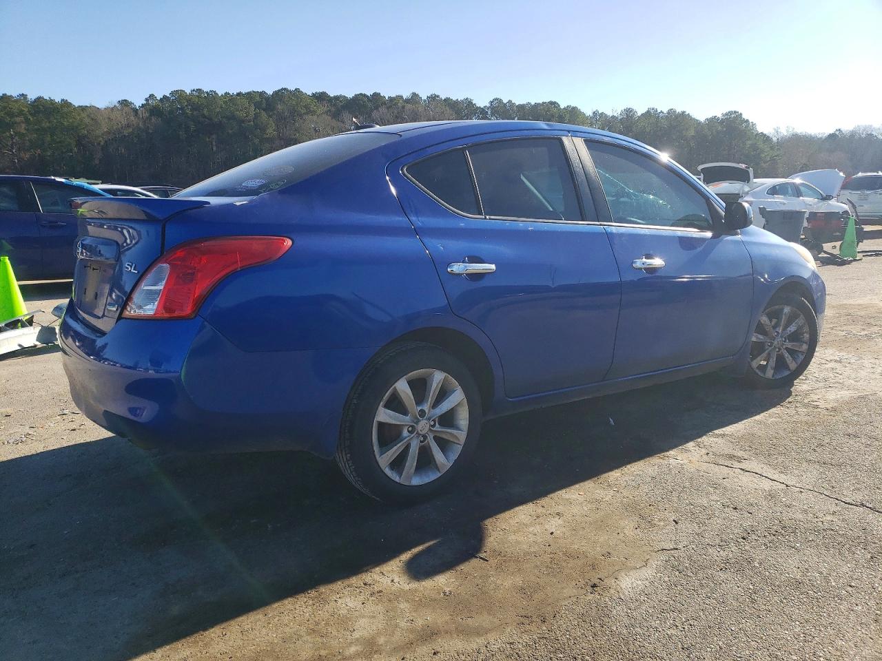 2014 NISSAN VERSA S photo 3