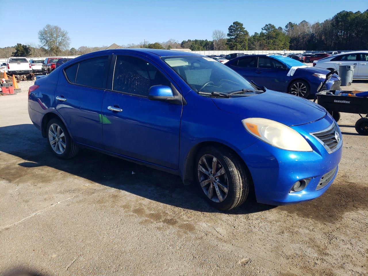 2014 NISSAN VERSA S photo 4