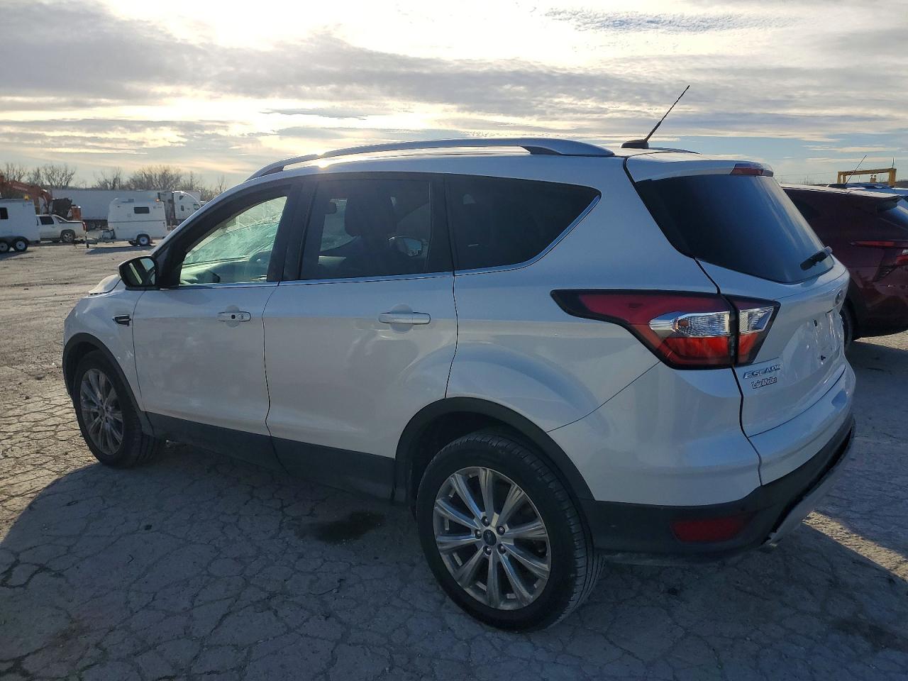 2017 FORD ESCAPE TITANIUM photo 2