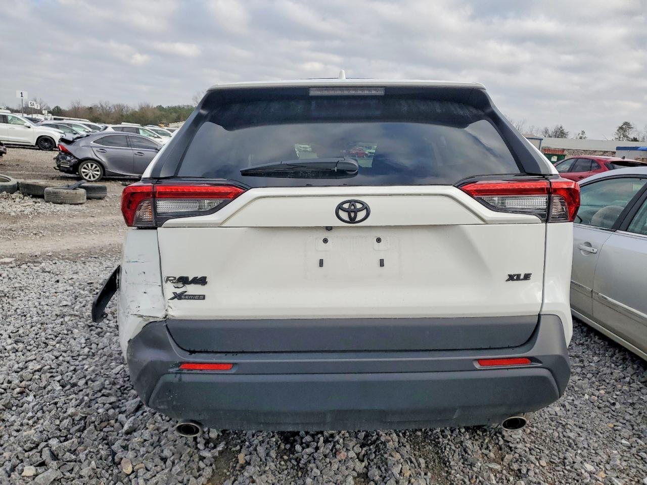 2025 TOYOTA RAV4 XLE photo 6