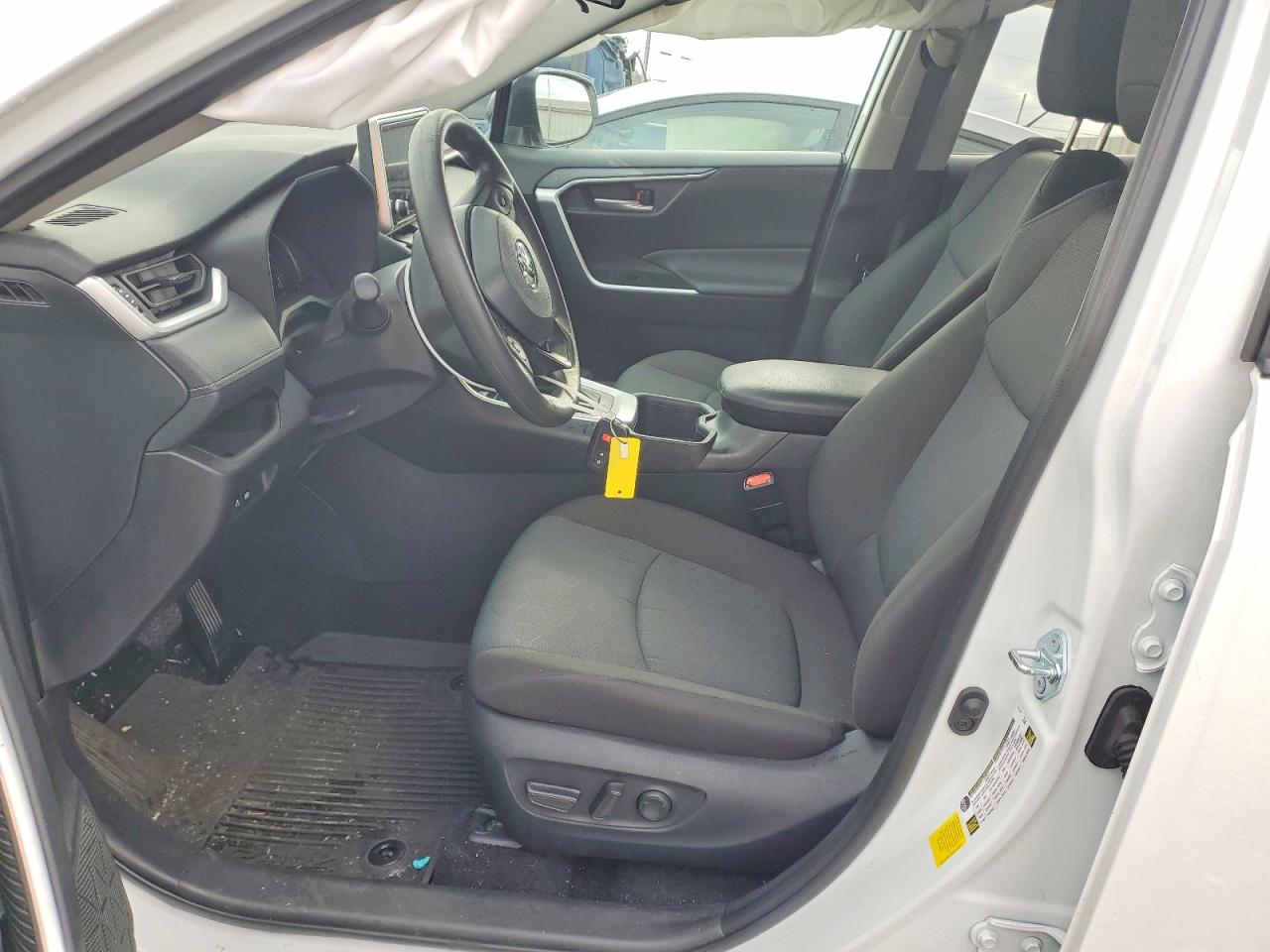 2025 TOYOTA RAV4 XLE photo 7