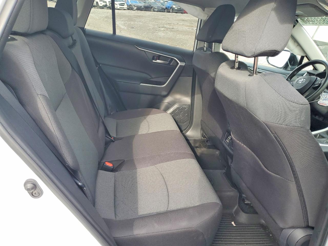 2025 TOYOTA RAV4 XLE photo 11