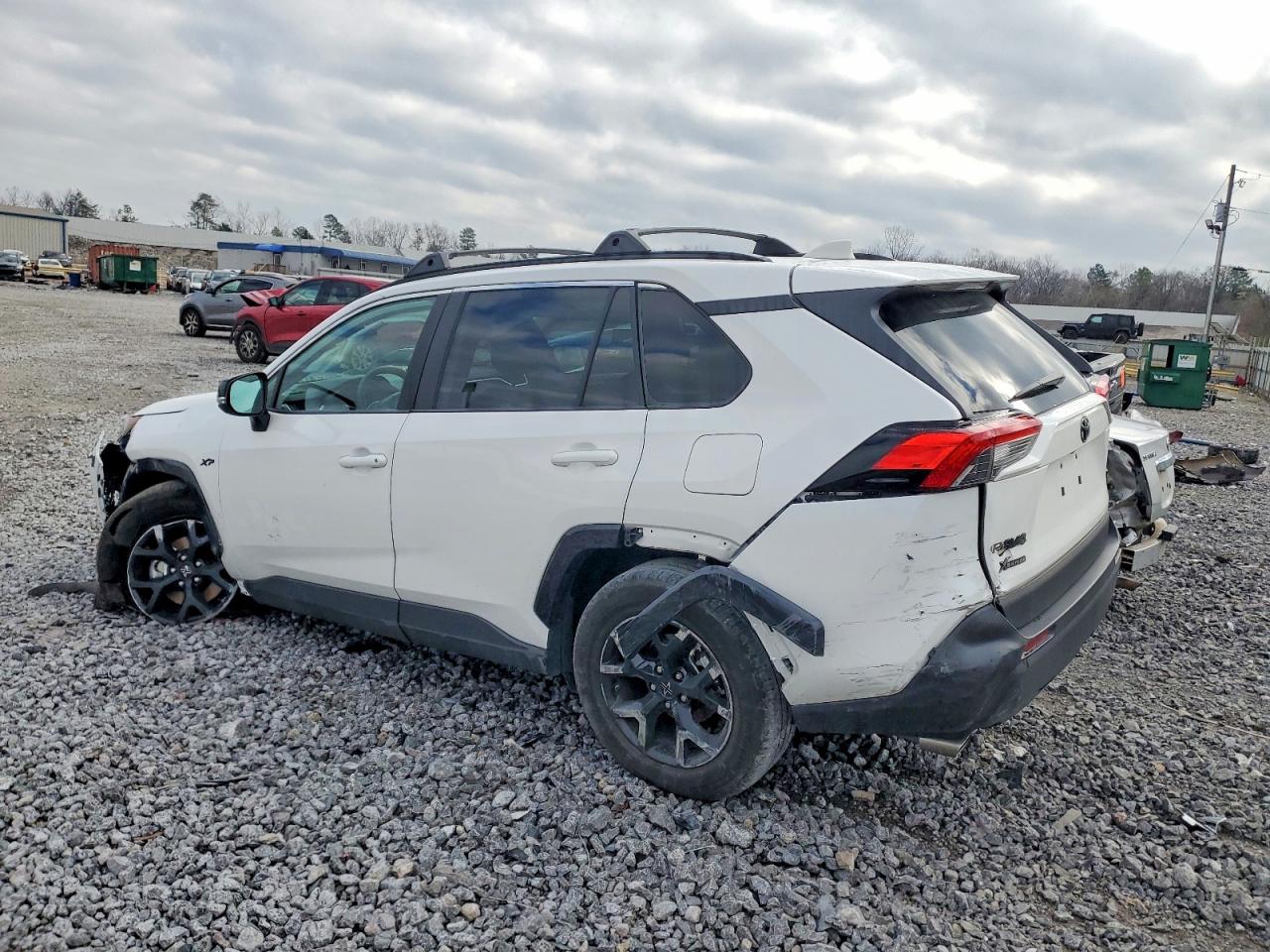 2025 TOYOTA RAV4 XLE photo 2