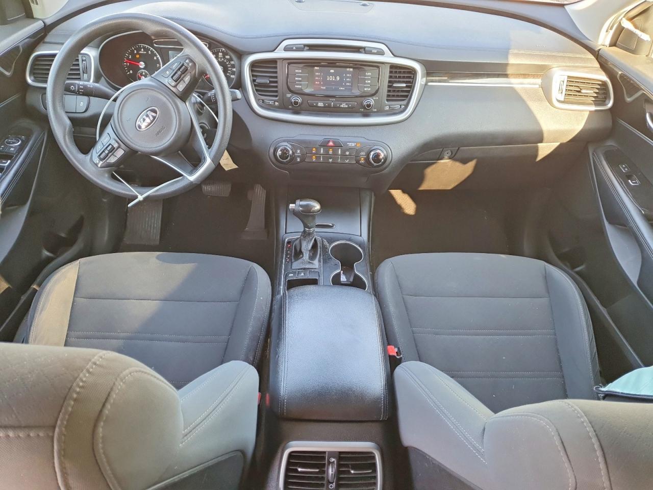 2017 KIA SORENTO LX V6 photo 8