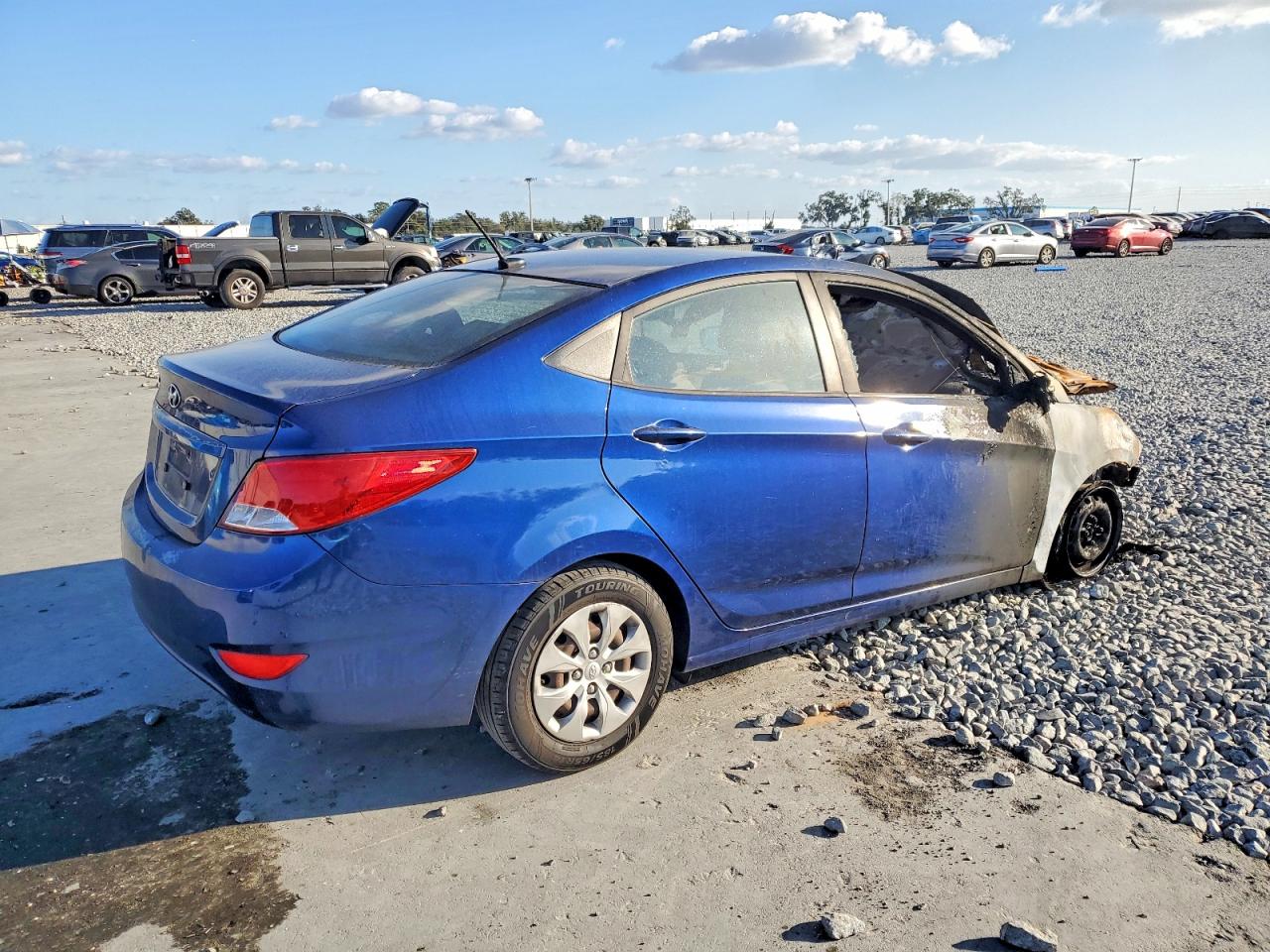 2017 HYUNDAI ACCENT SE photo 5