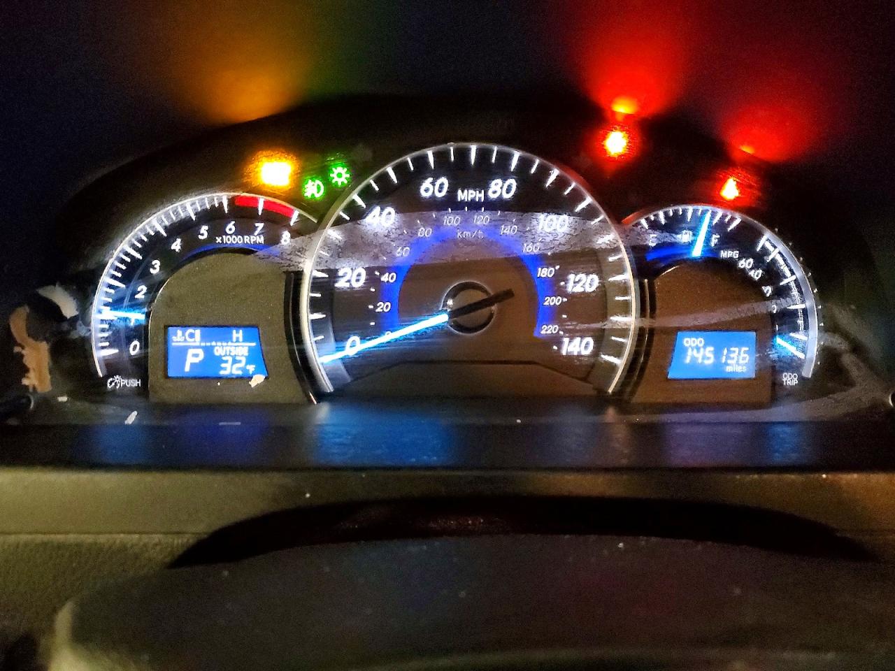 2013 TOYOTA CAMRY SE photo 9