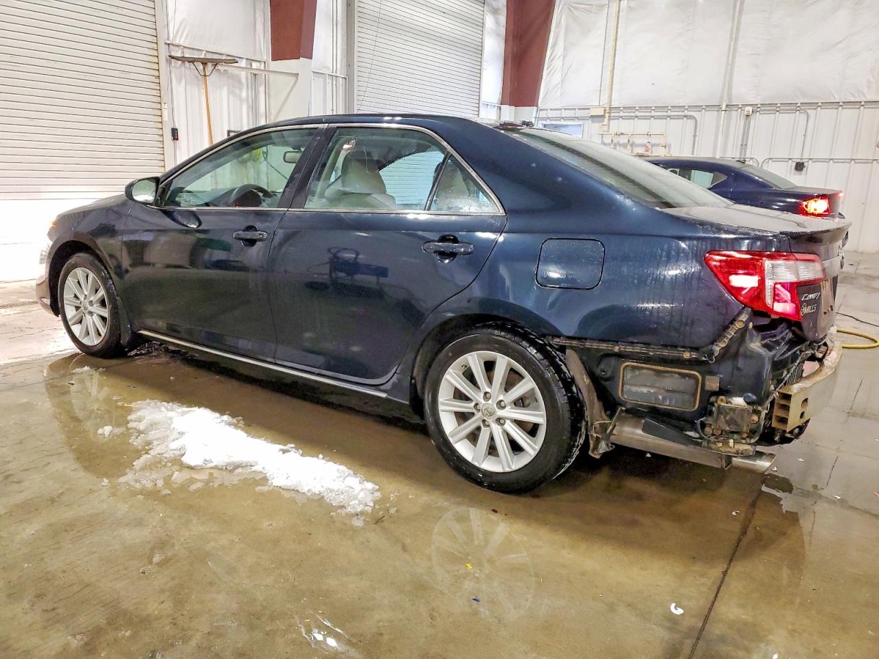 2013 TOYOTA CAMRY SE photo 2