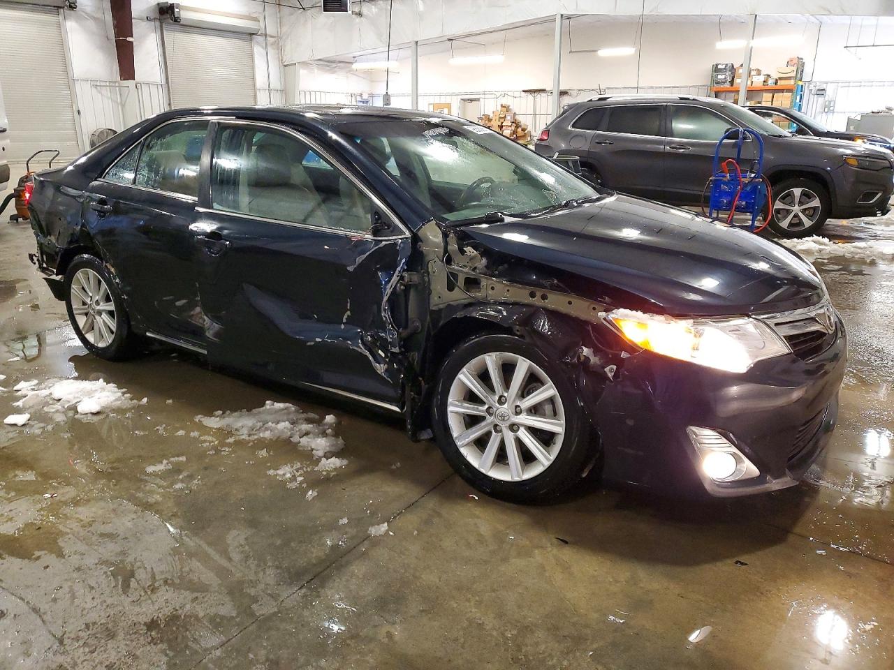 2013 TOYOTA CAMRY SE photo 4