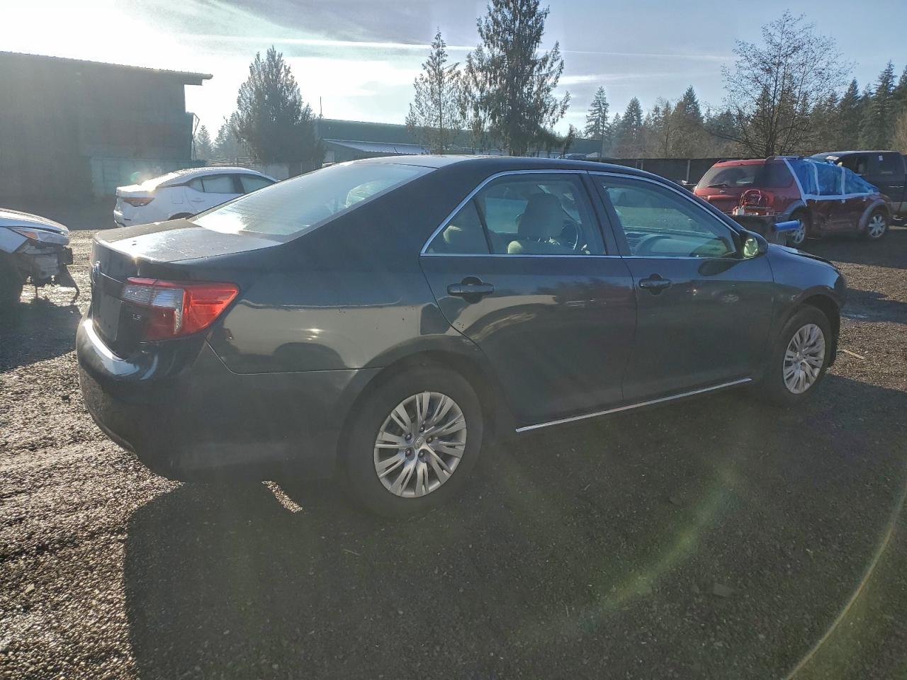 2013 TOYOTA CAMRY L photo 3