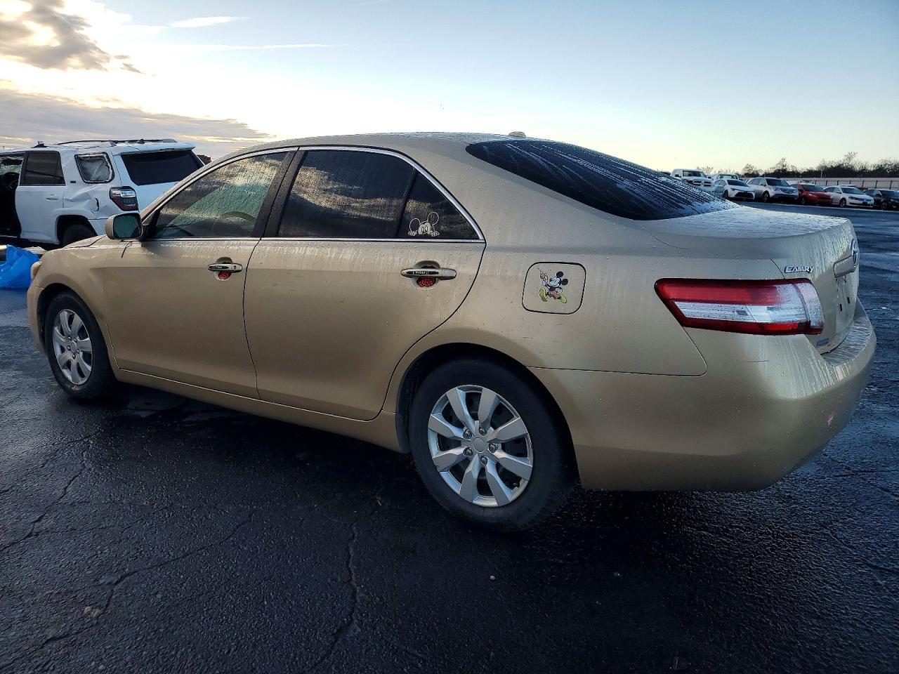 2011 TOYOTA CAMRY BASE photo 3