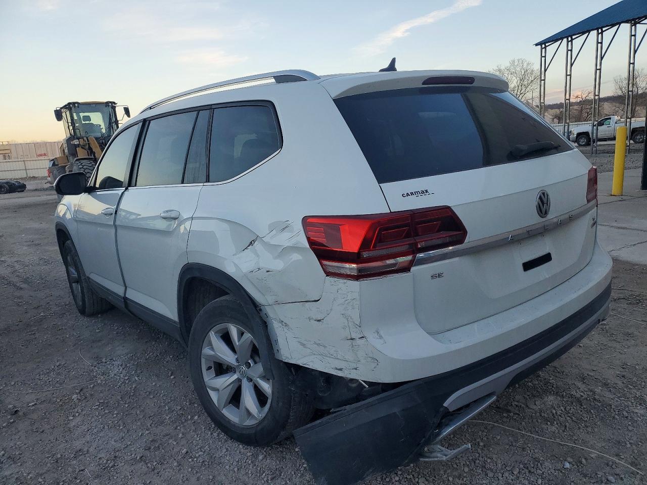 2018 VOLKSWAGEN ATLAS SE photo 2