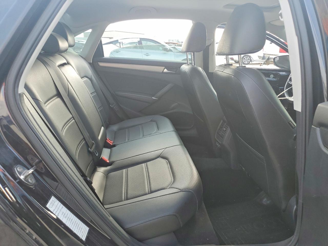 2021 VOLKSWAGEN PASSAT SE photo 10