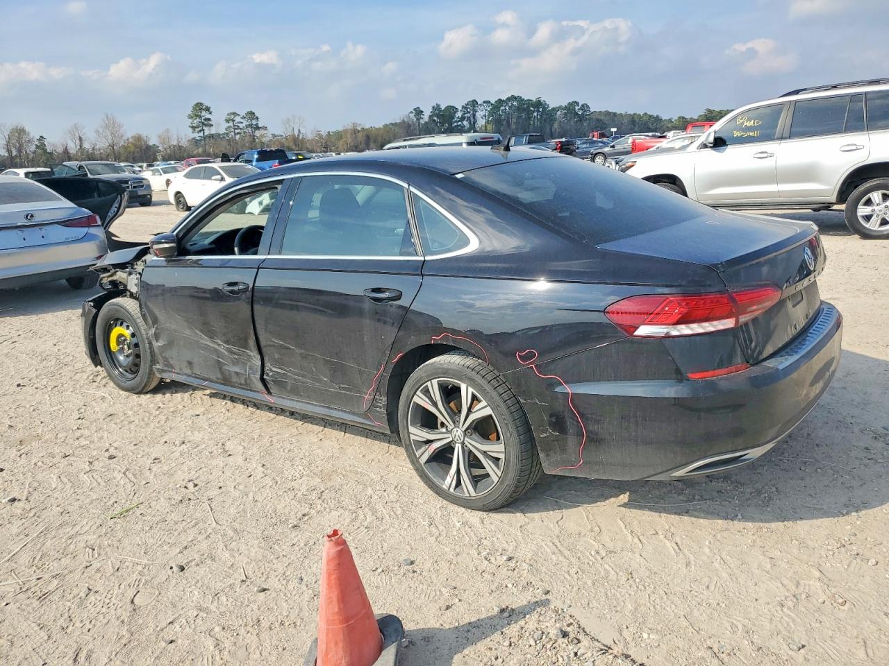 2021 VOLKSWAGEN PASSAT SE photo 2