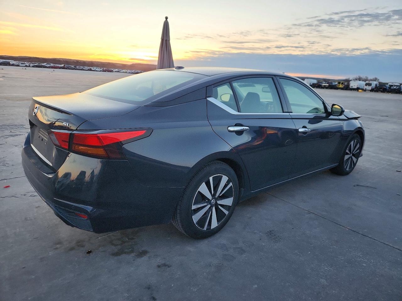 2019 NISSAN ALTIMA SL photo 3