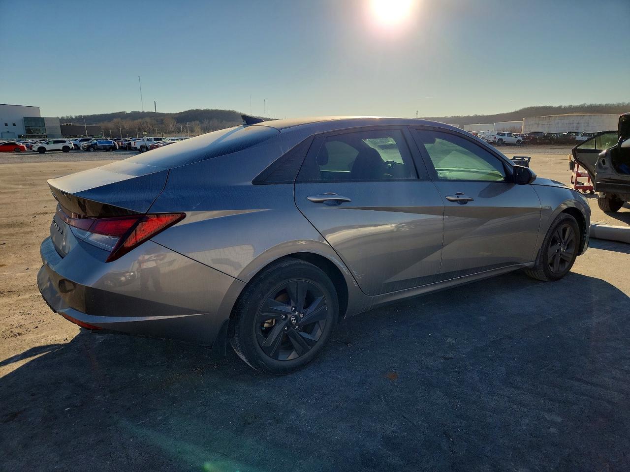 2022 HYUNDAI ELANTRA SEL photo 3