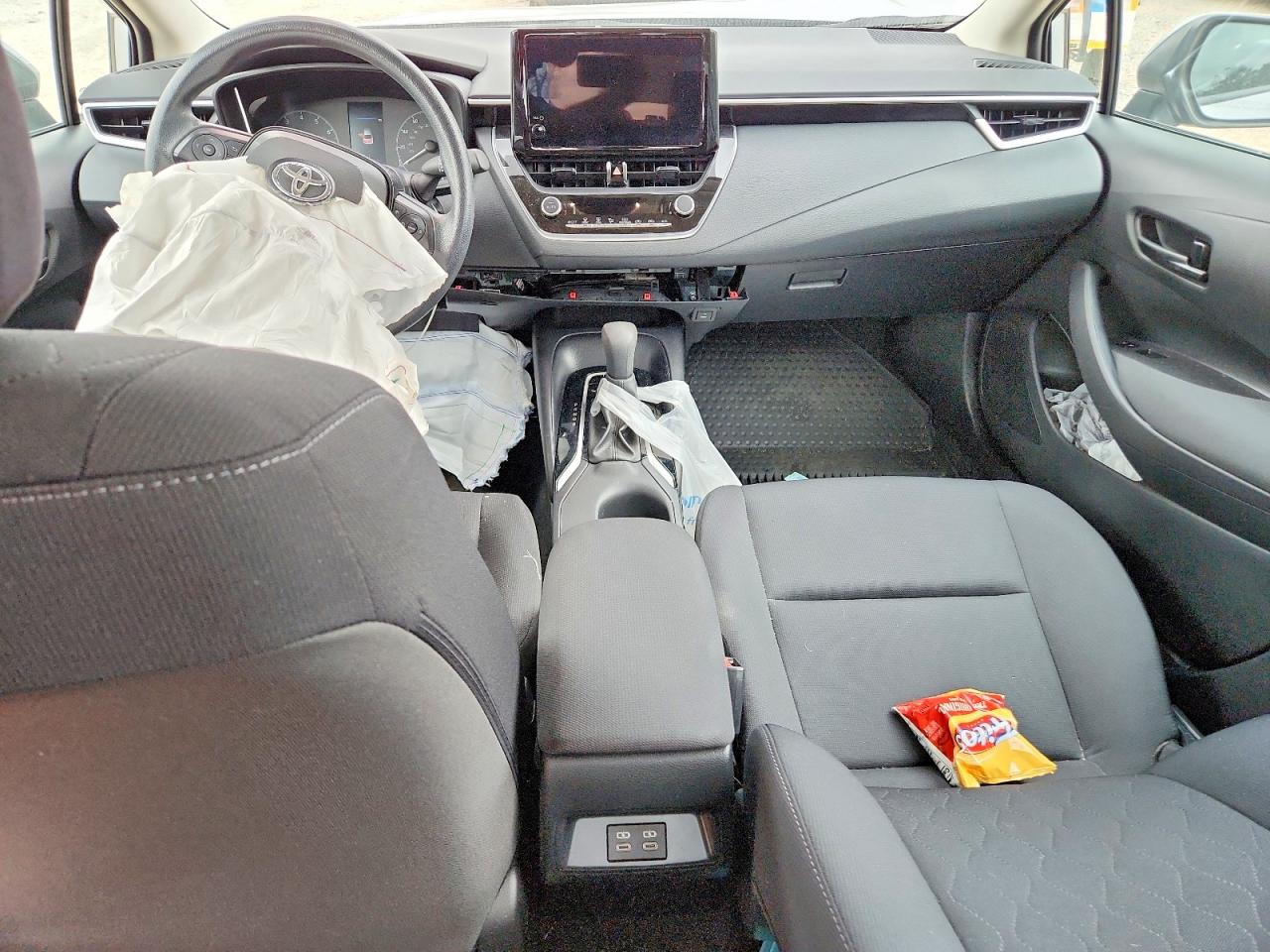2024 TOYOTA COROLLA LE photo 8