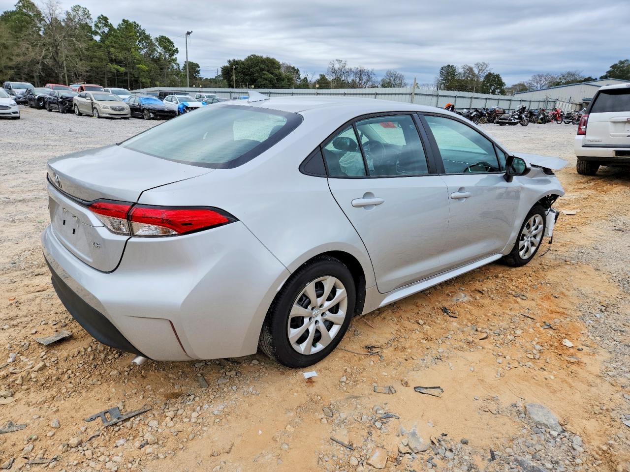 2024 TOYOTA COROLLA LE photo 3