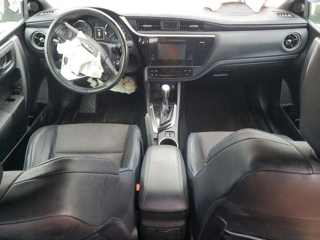 2017 TOYOTA COROLLA L photo 8