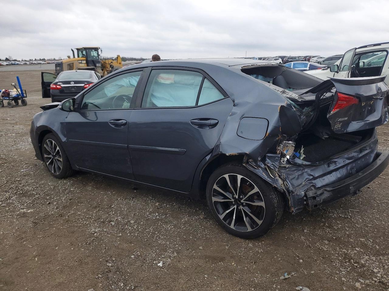 2017 TOYOTA COROLLA L photo 2