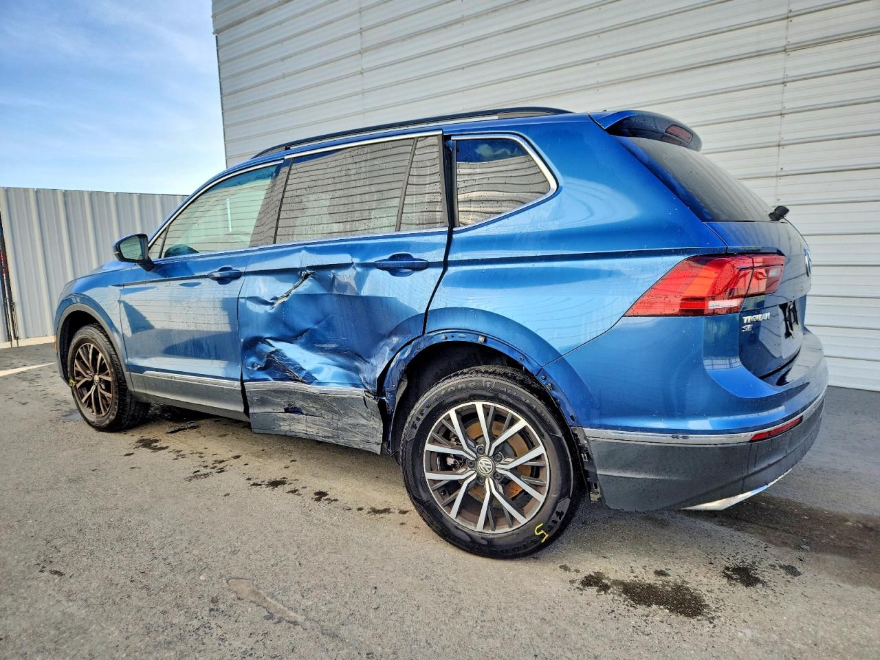 2020 VOLKSWAGEN TIGUAN SE photo 2