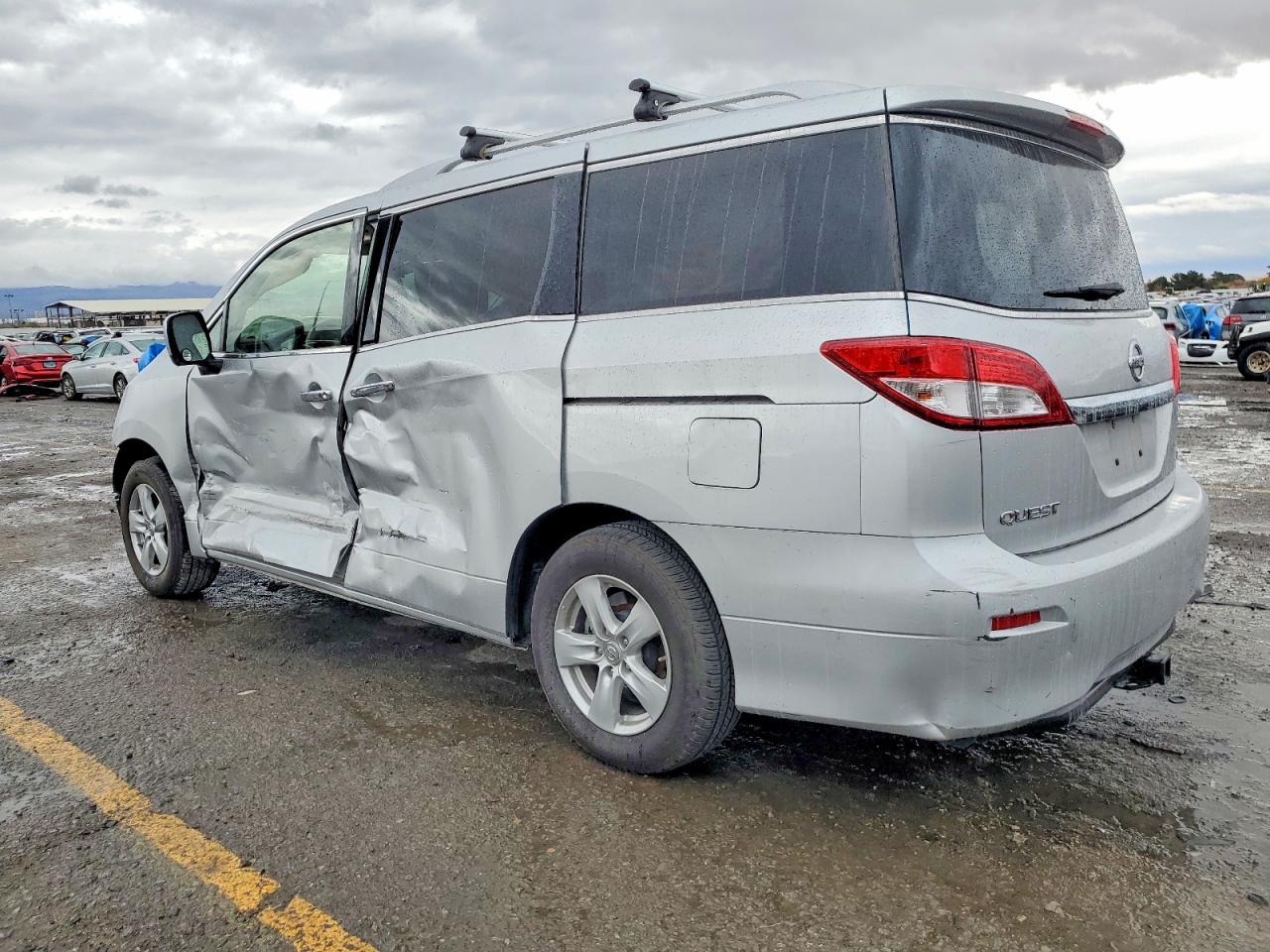 2016 NISSAN QUEST S photo 2