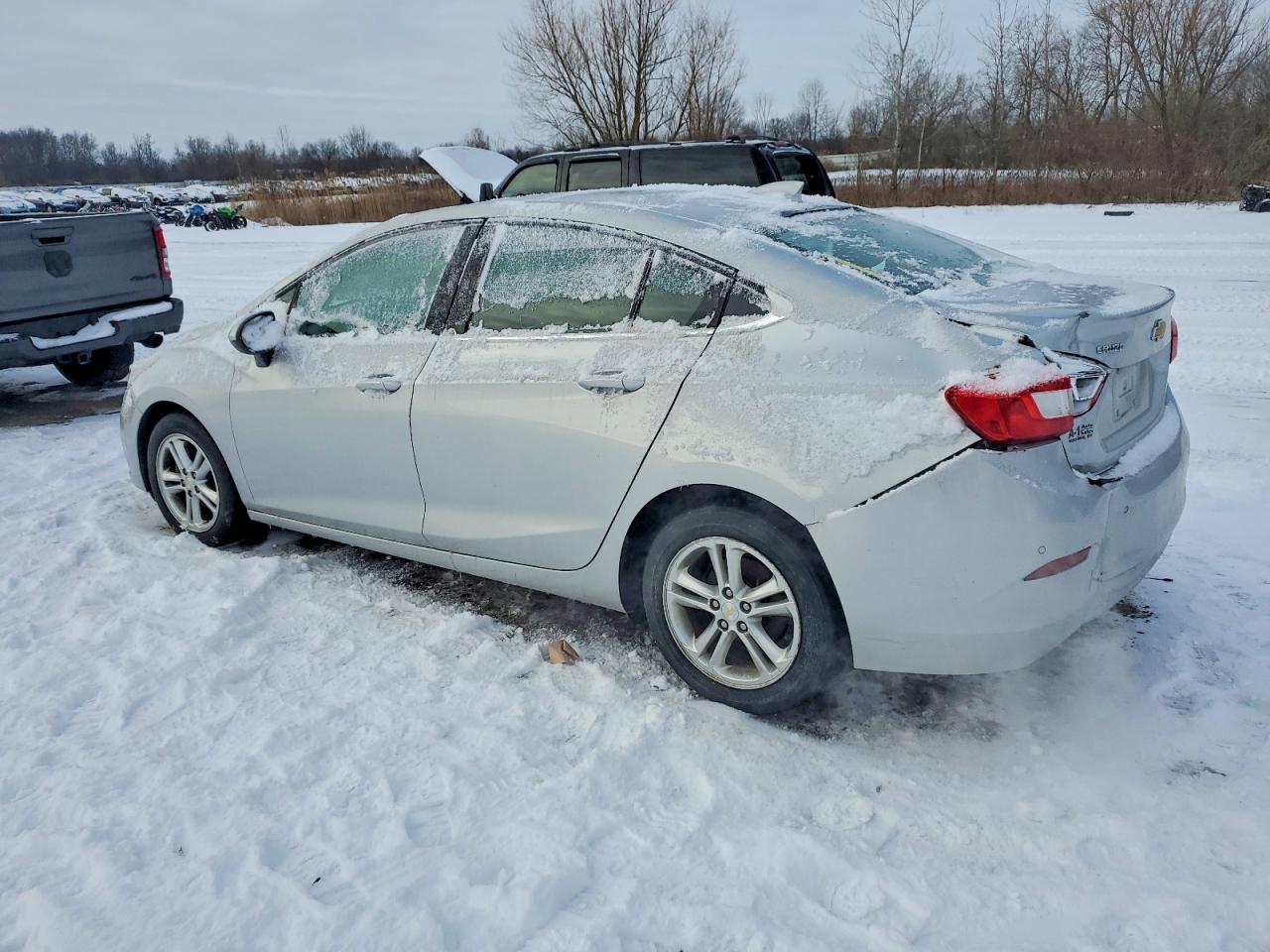 2017 CHEVROLET CRUZE LT photo 2