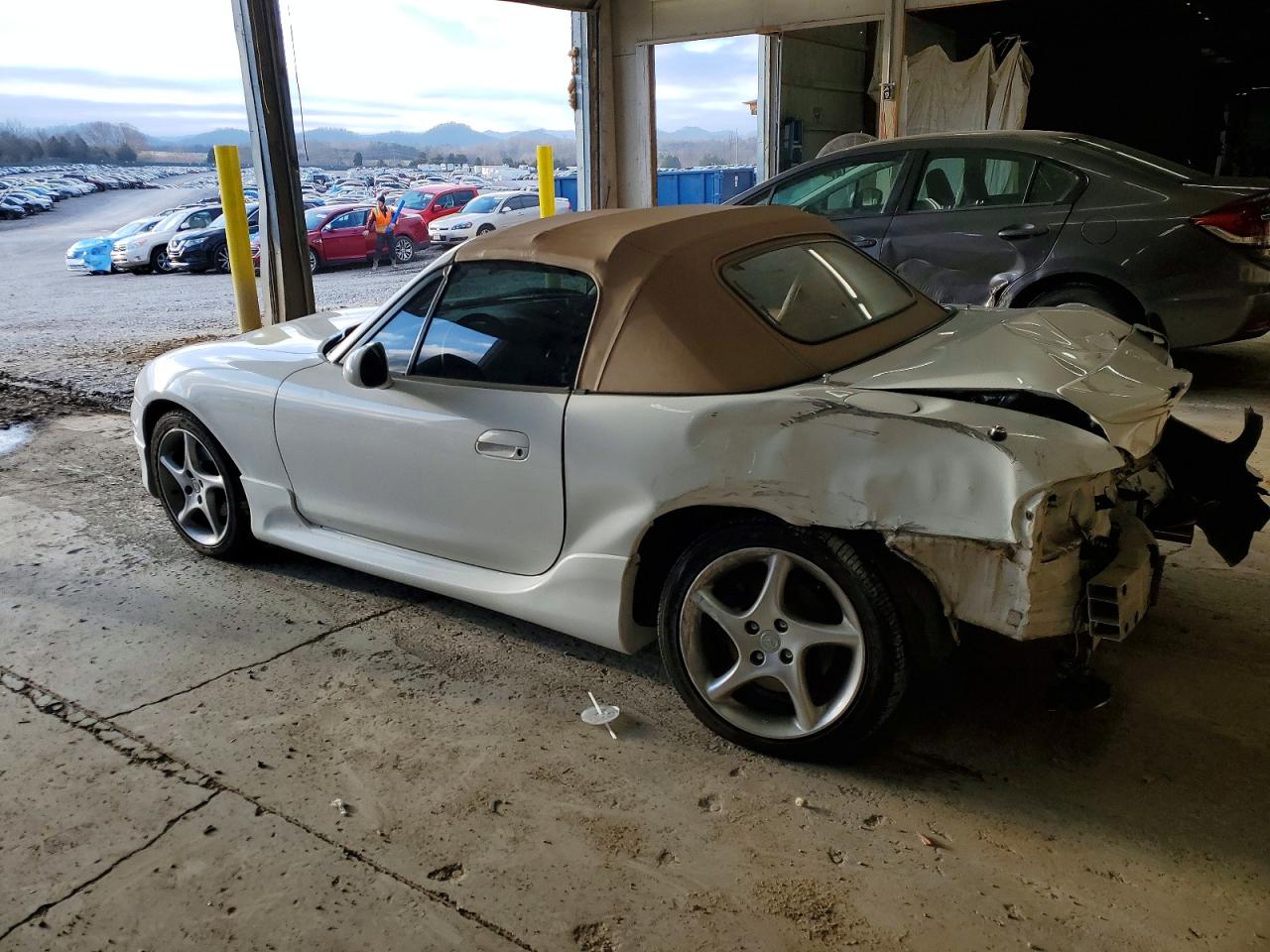 2002 MAZDA MX-5 MIATA BASE photo 2