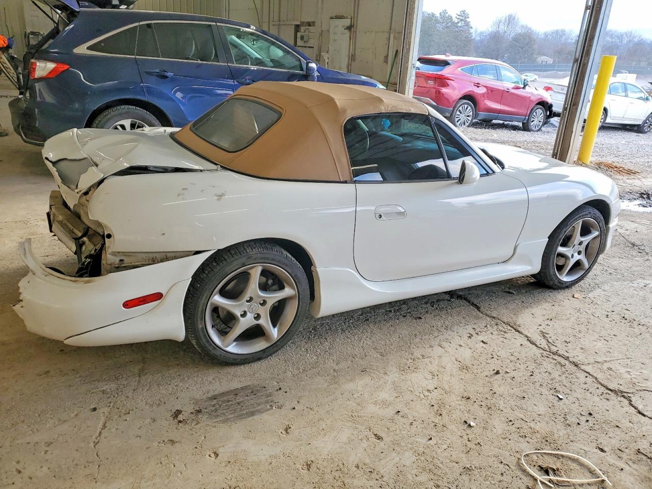 2002 MAZDA MX-5 MIATA BASE photo 3