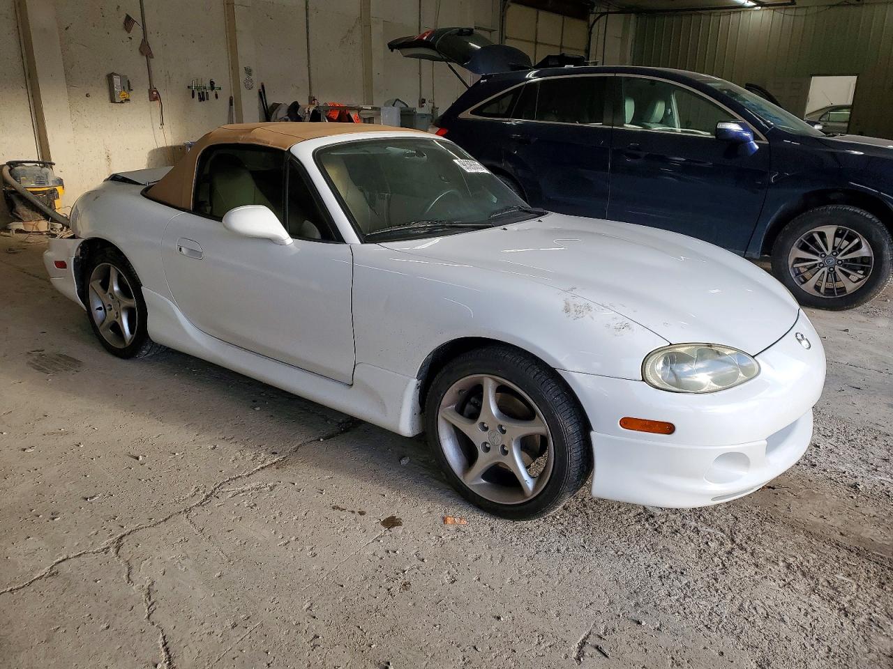2002 MAZDA MX-5 MIATA BASE photo 4