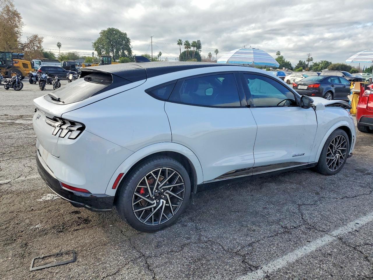 2022 FORD MUSTANG MACH-E GT photo 3
