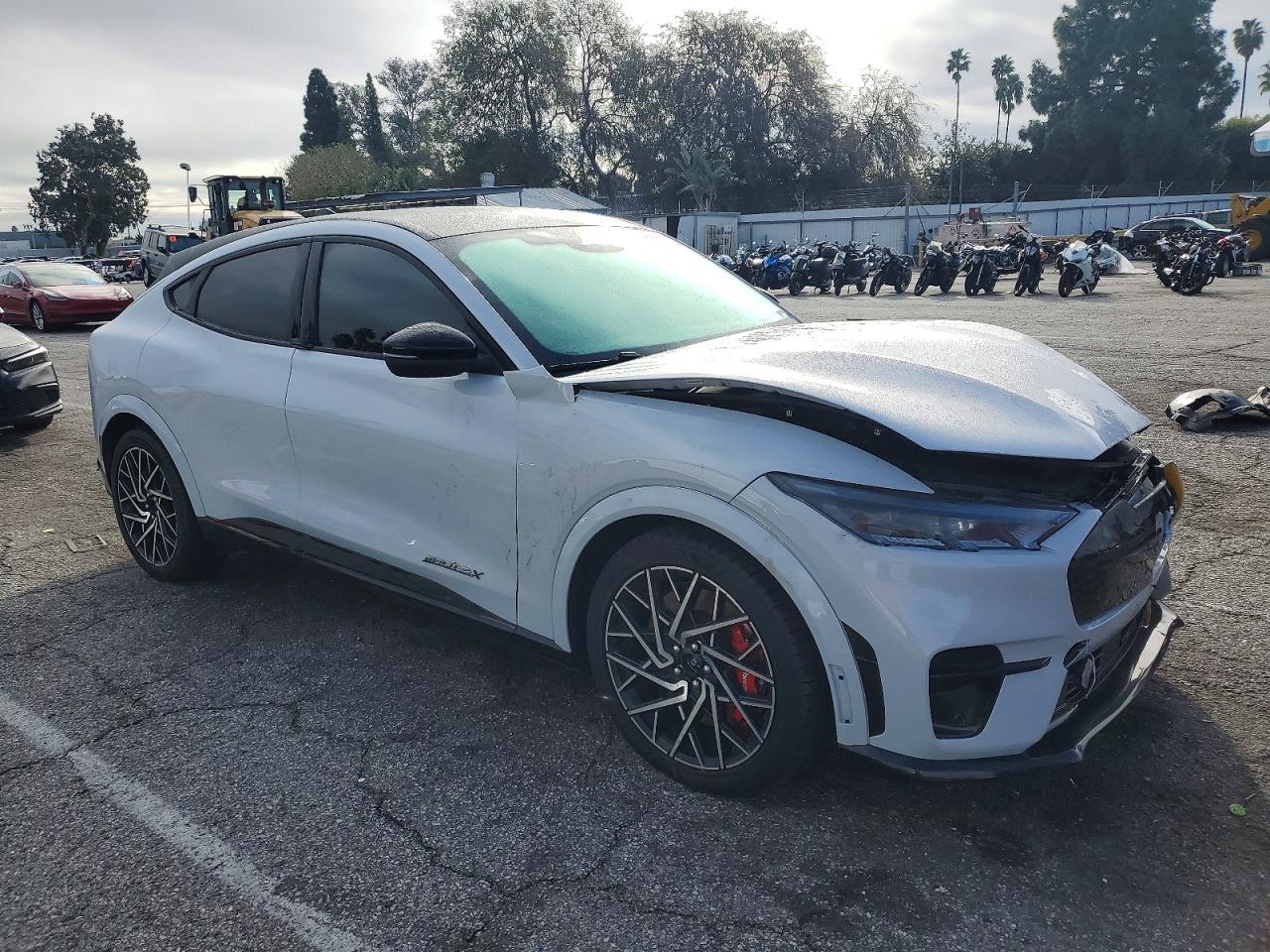 2022 FORD MUSTANG MACH-E GT photo 4