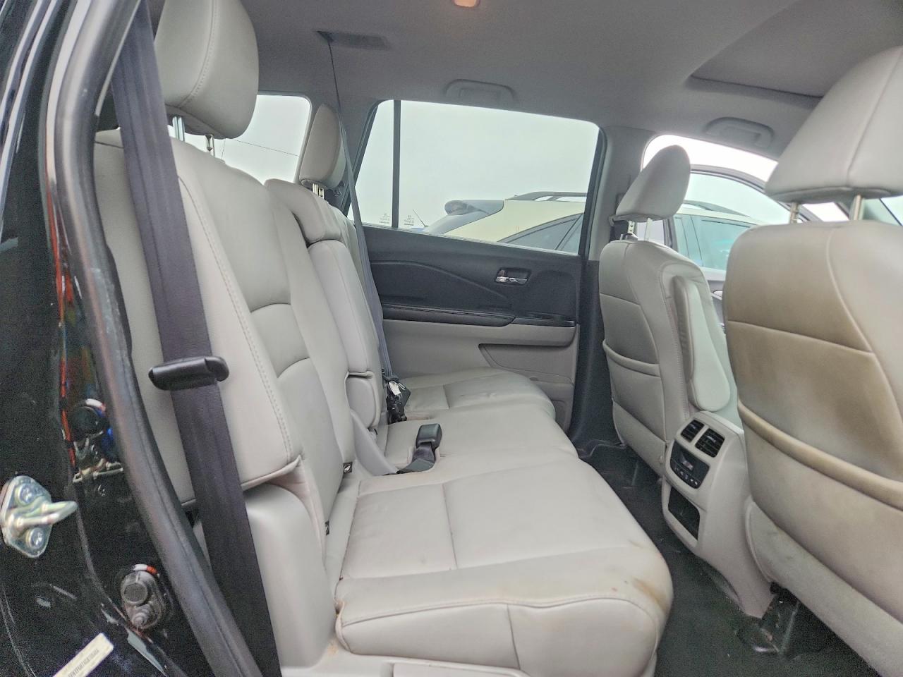 2016 HONDA PILOT EXLN photo 11