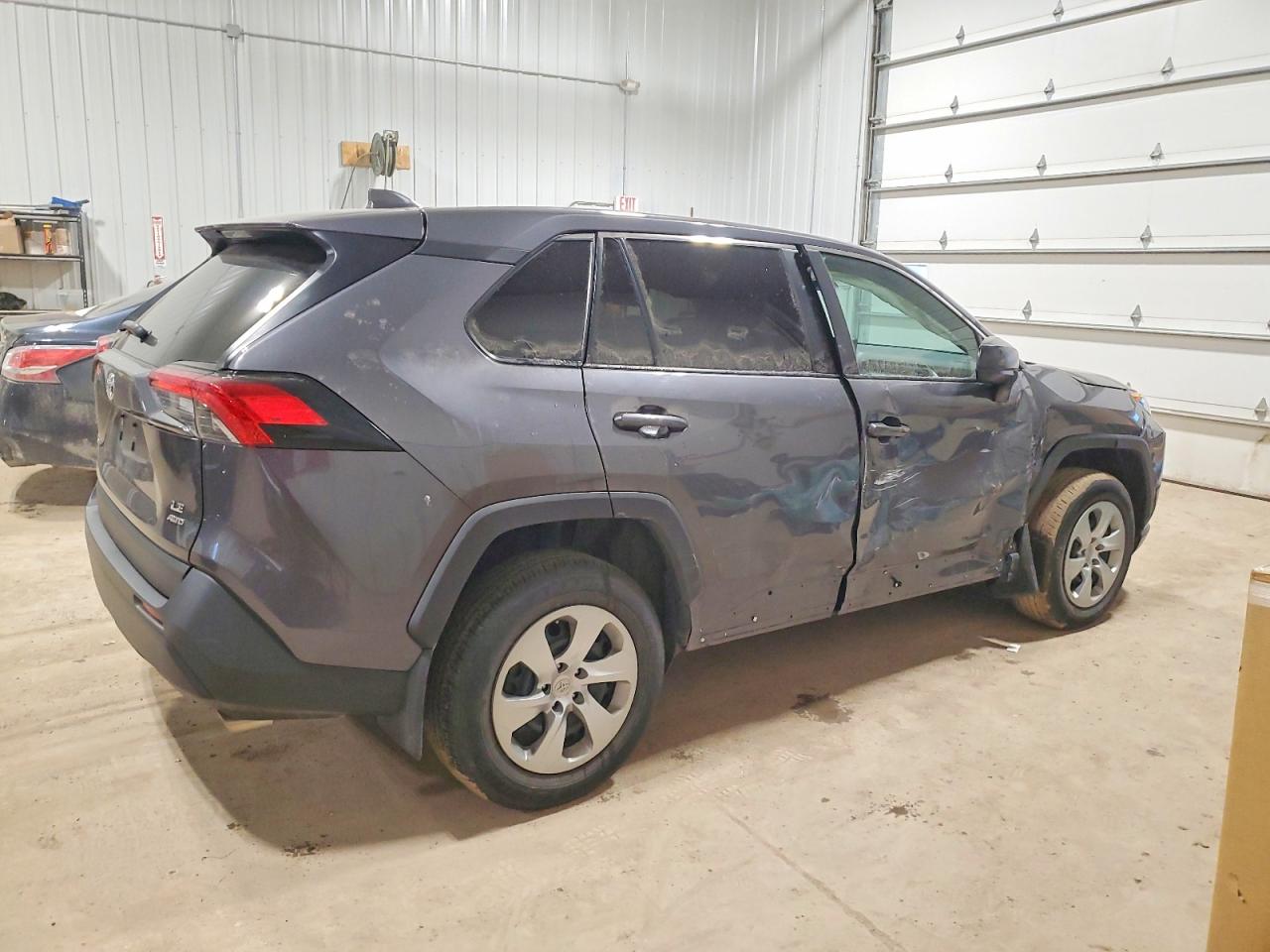 2022 TOYOTA RAV4 LE photo 3