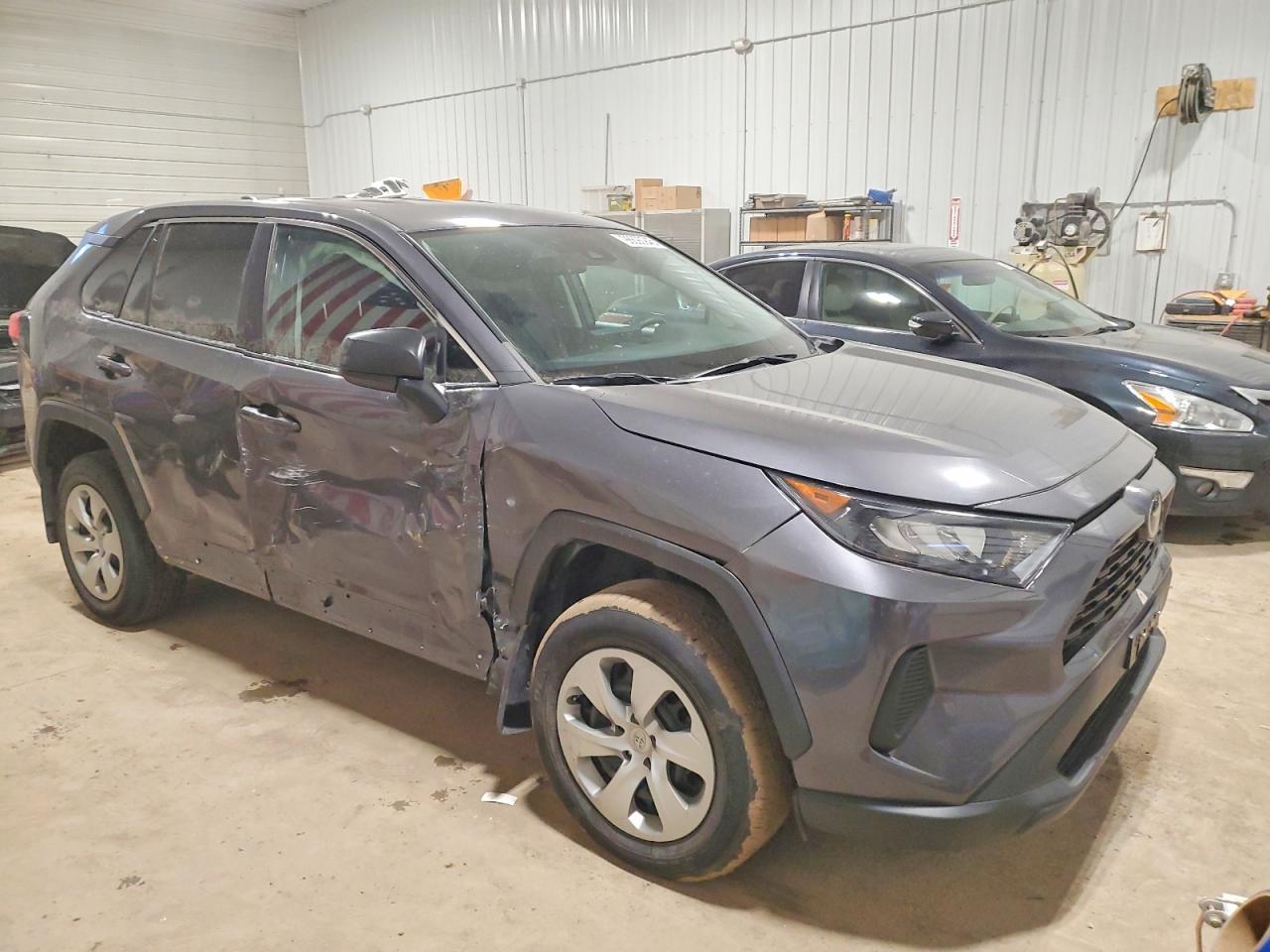 2022 TOYOTA RAV4 LE photo 4