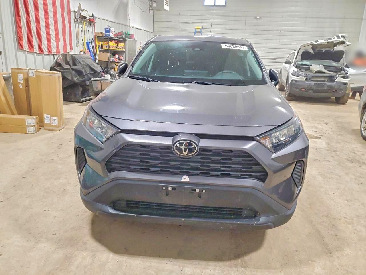 2022 TOYOTA RAV4 LE photo 5
