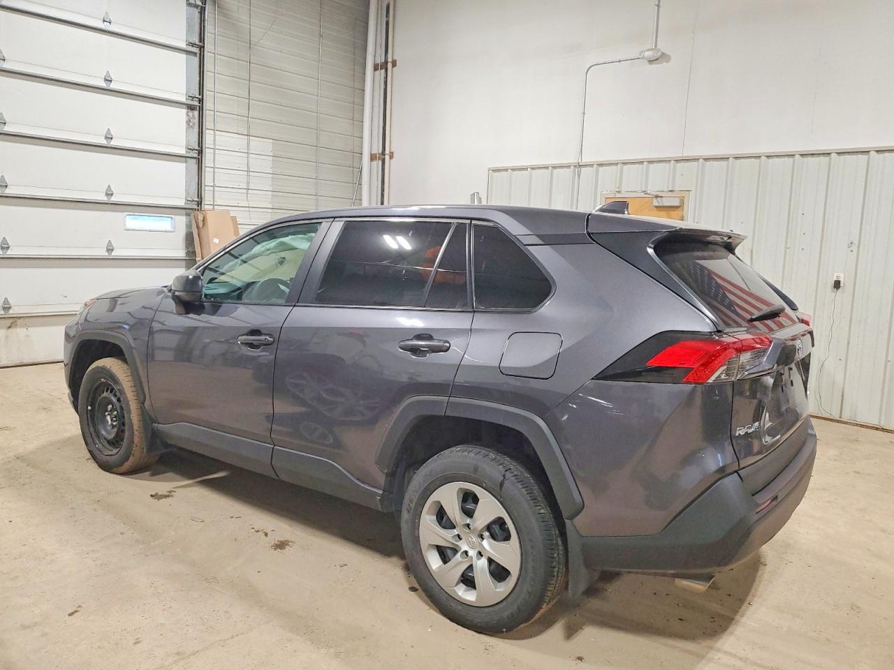 2022 TOYOTA RAV4 LE photo 2