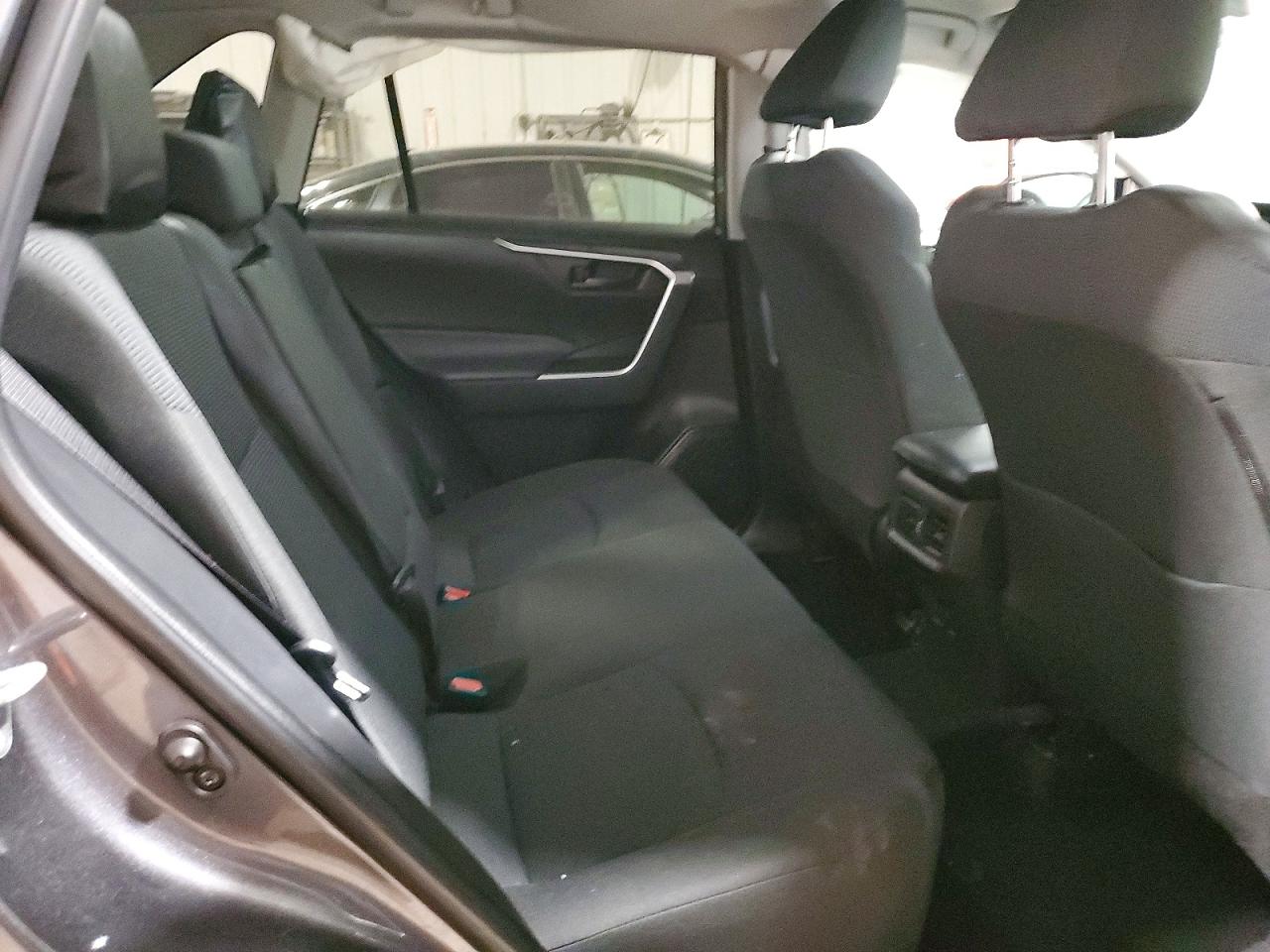 2022 TOYOTA RAV4 LE photo 11