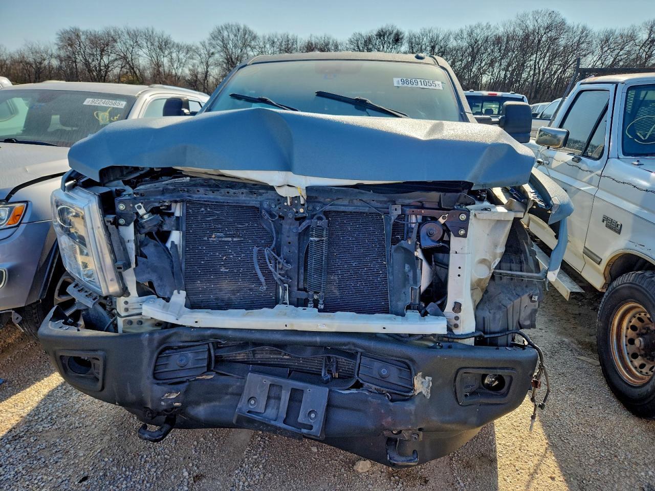 2019 NISSAN TITAN XD SL photo 5