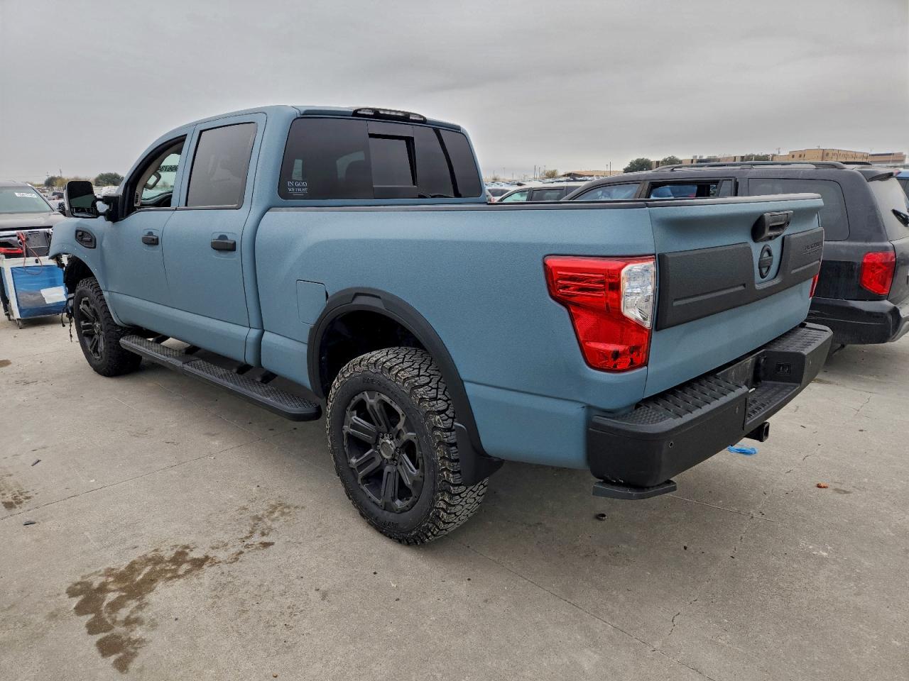 2019 NISSAN TITAN XD SL photo 2