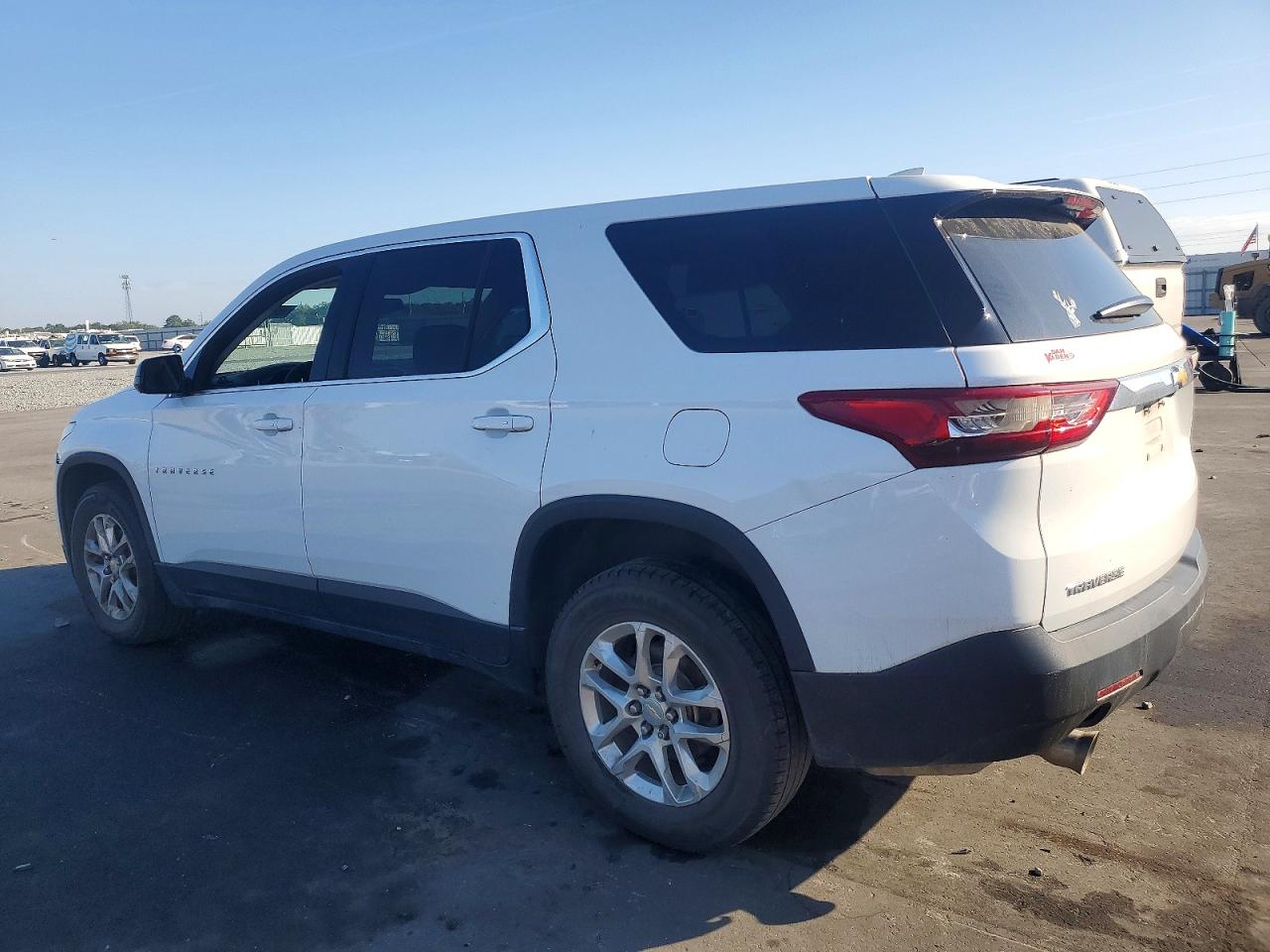 2020 CHEVROLET TRAVERSE LS photo 2