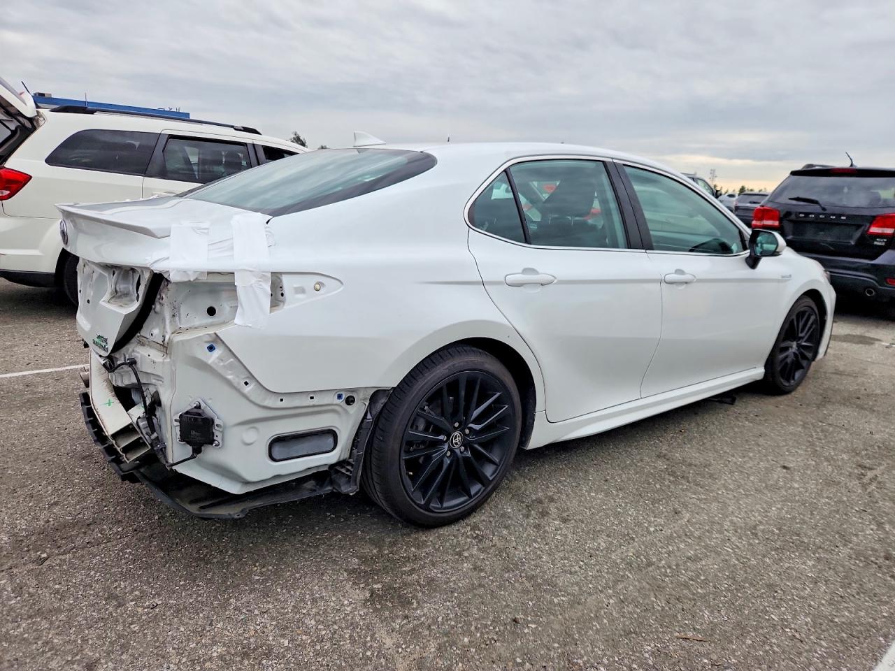 2021 TOYOTA CAMRY XSE photo 3