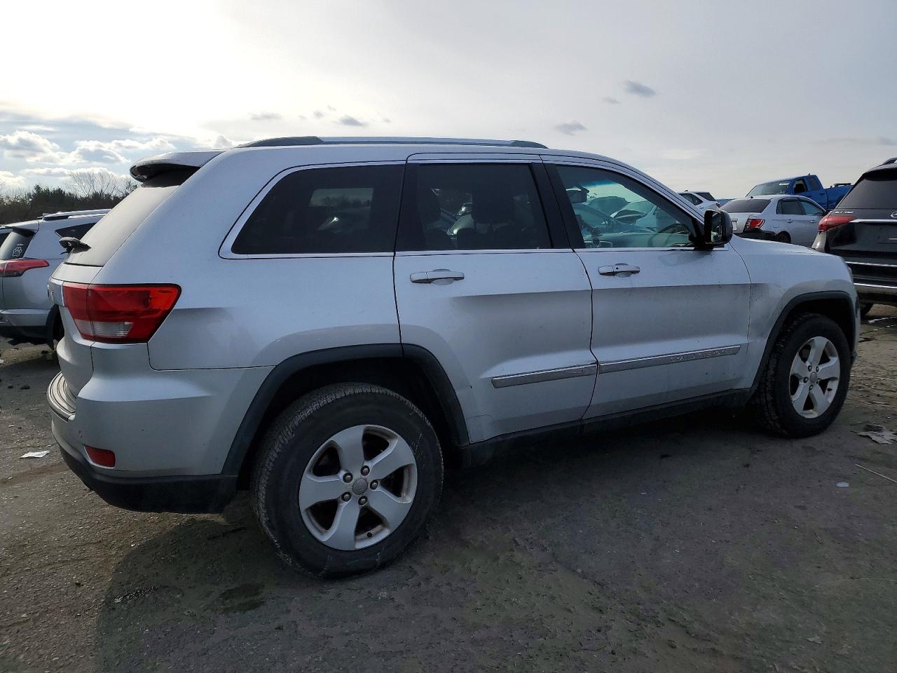 2012 JEEP GRAND CHEROKEE LAREDO photo 3